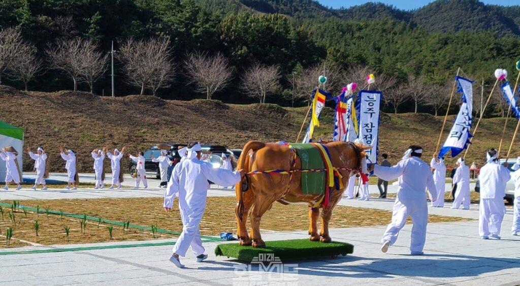 능주면의 '들소리' 농악단이 펼친 식전 공연